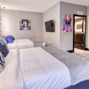 Room with 2 beds - Image 2